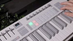 میدی کنترلر Novation Launchkey 49Mk4 WH