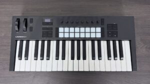 Novation Launchkey Mini 37 MK4